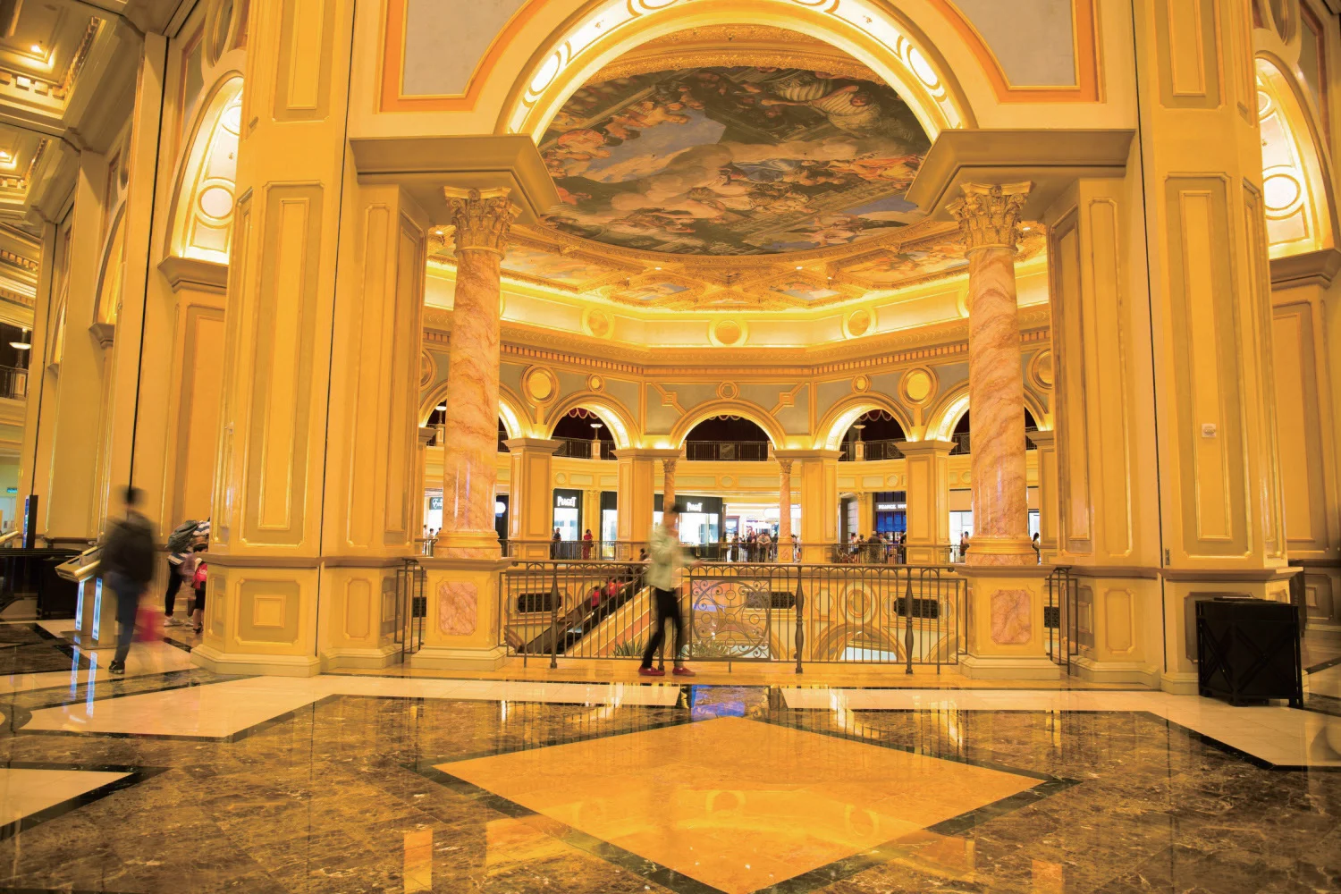 Hotels & Resorts